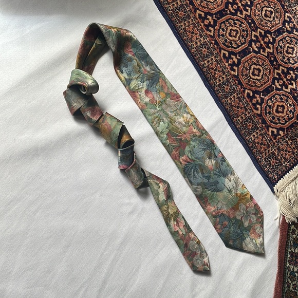 Moore’s “Very” 1980’s floral pattern tie - Picture 3 of 7